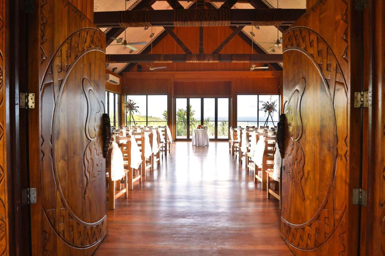 아우트리거 피지 비치 리조트 코로토고 외부 사진 The interior of the church