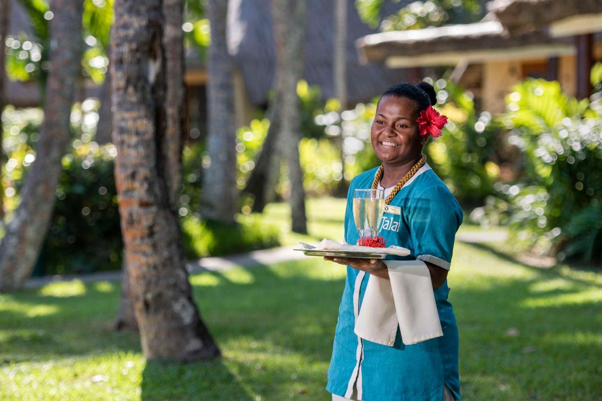 아우트리거 피지 비치 리조트 코로토고 외부 사진 A hotel staff in Mauritius